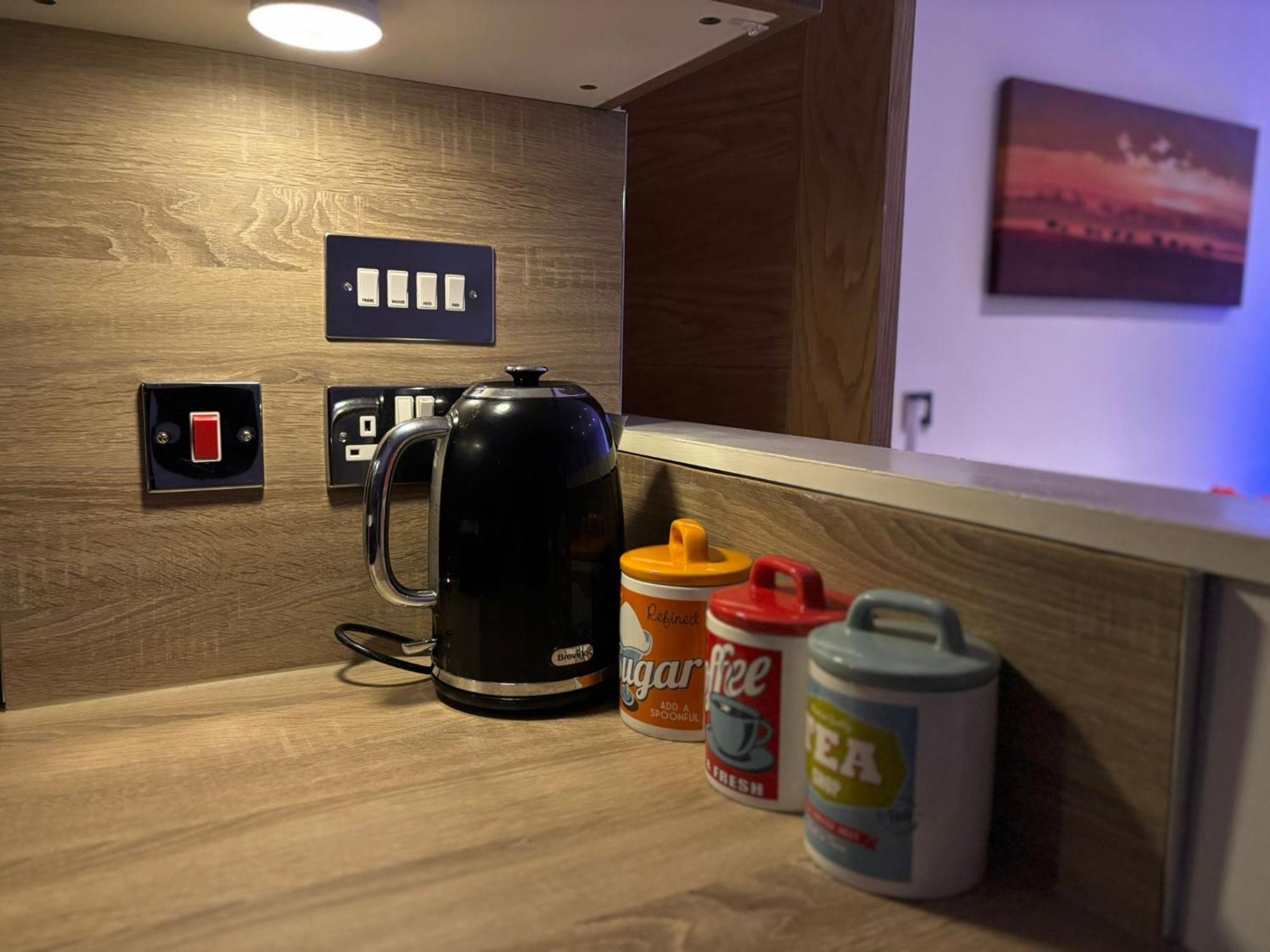 24-7 Secured City Centre Apartments With Free Underground Parking And Wifi Birmingham Esterno foto