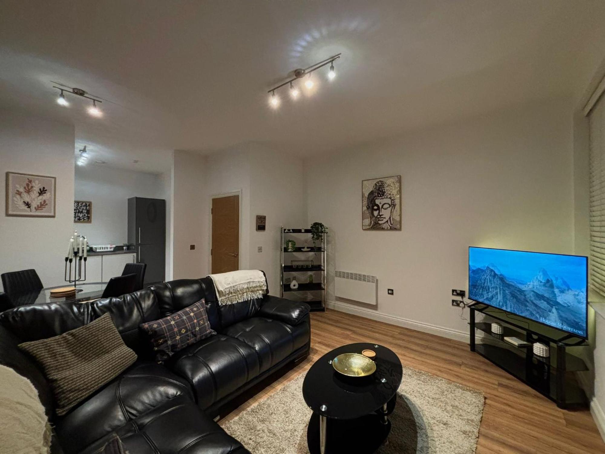 24-7 Secured City Centre Apartments With Free Underground Parking And Wifi Birmingham Esterno foto