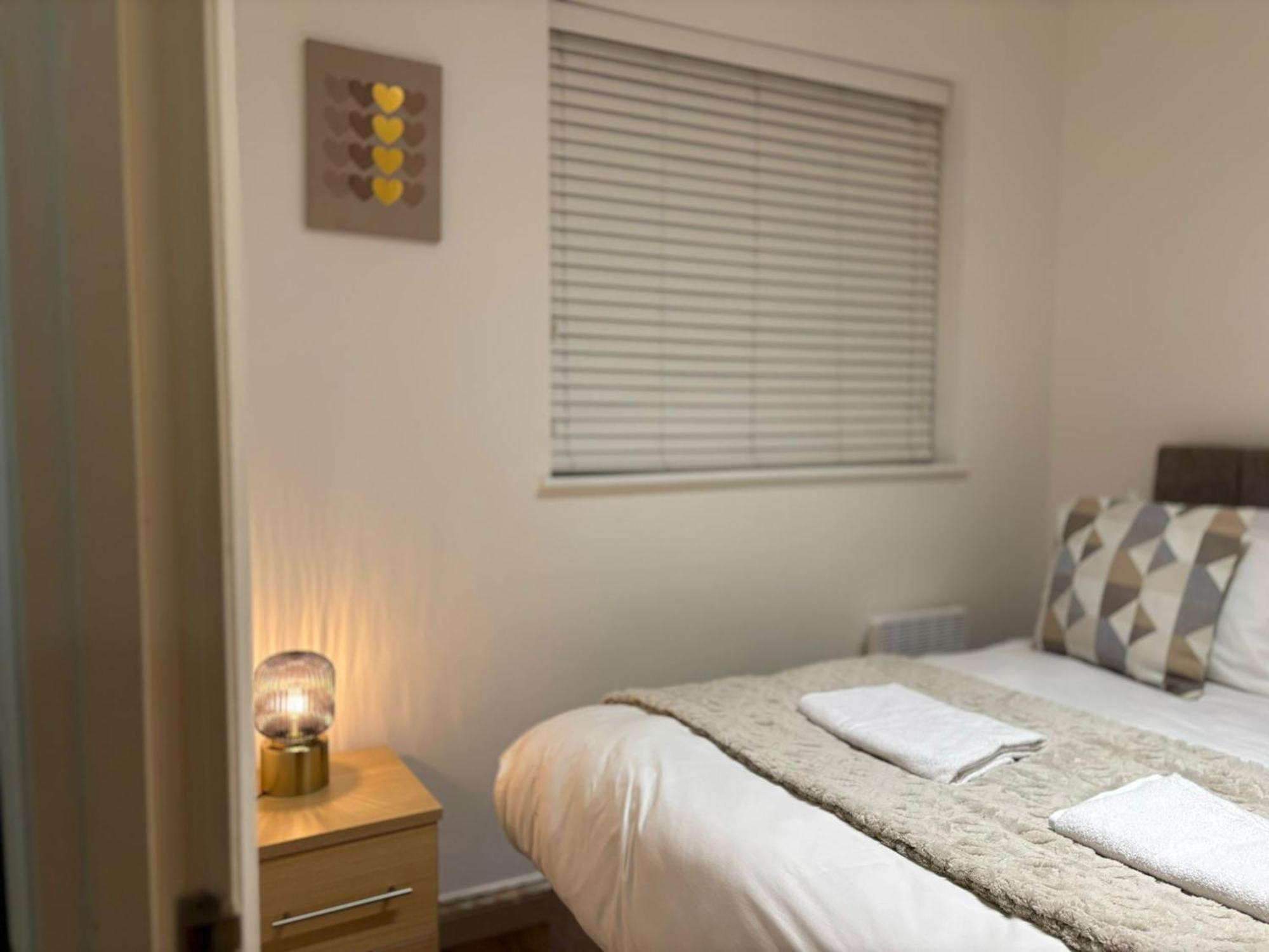 24-7 Secured City Centre Apartments With Free Underground Parking And Wifi Birmingham Esterno foto