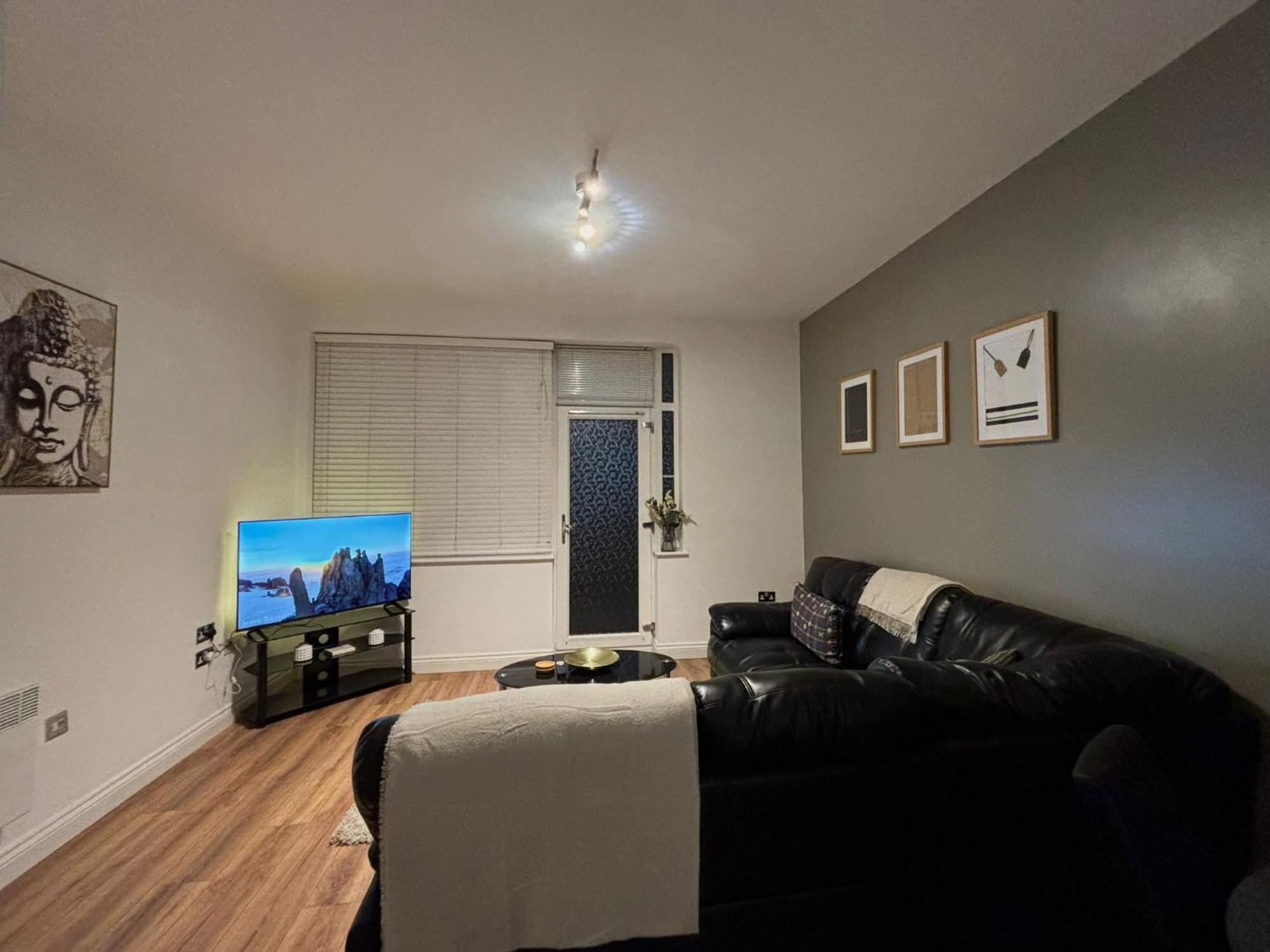 24-7 Secured City Centre Apartments With Free Underground Parking And Wifi Birmingham Esterno foto
