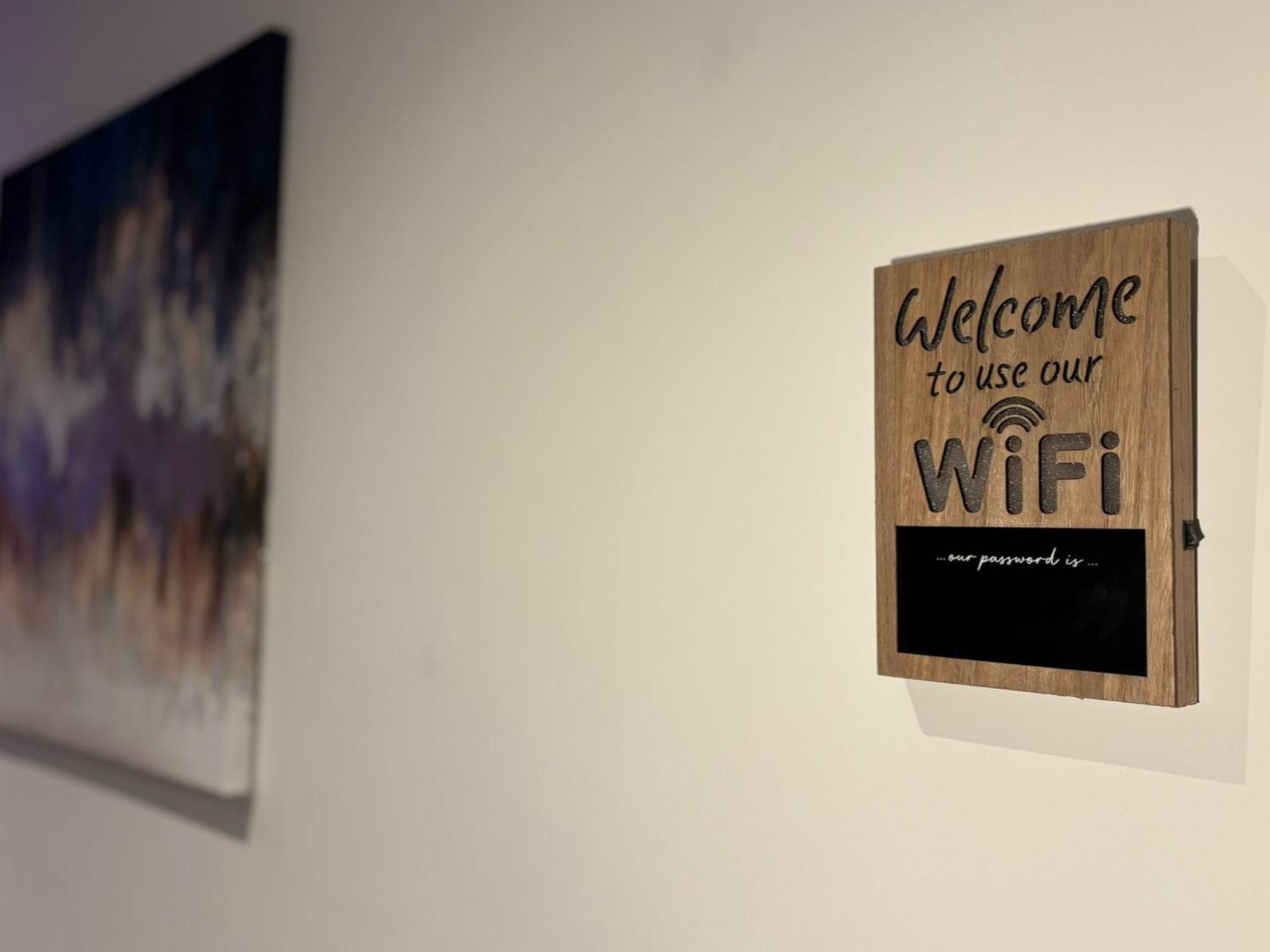 24-7 Secured City Centre Apartments With Free Underground Parking And Wifi Birmingham Esterno foto