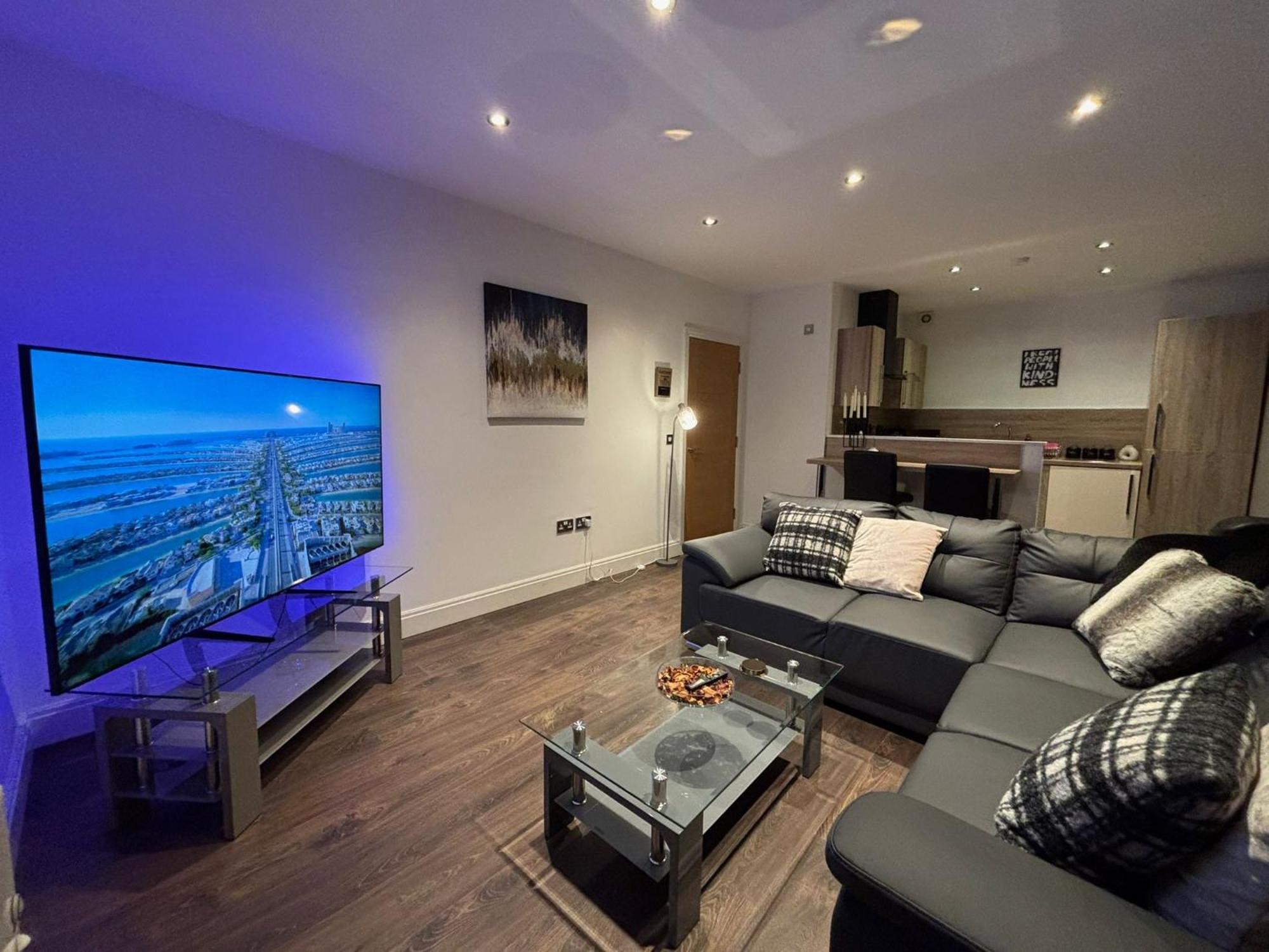 24-7 Secured City Centre Apartments With Free Underground Parking And Wifi Birmingham Esterno foto