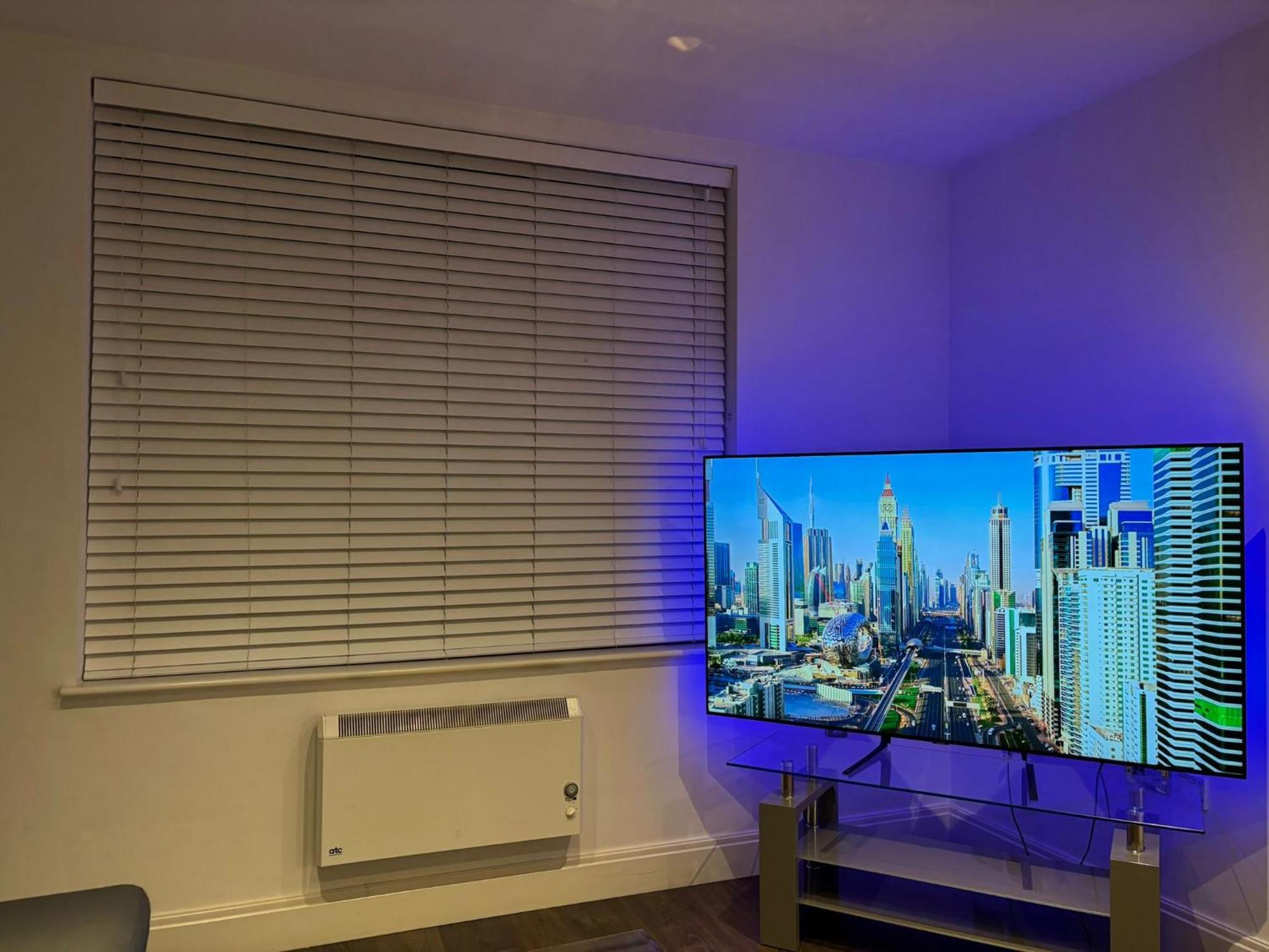24-7 Secured City Centre Apartments With Free Underground Parking And Wifi Birmingham Esterno foto