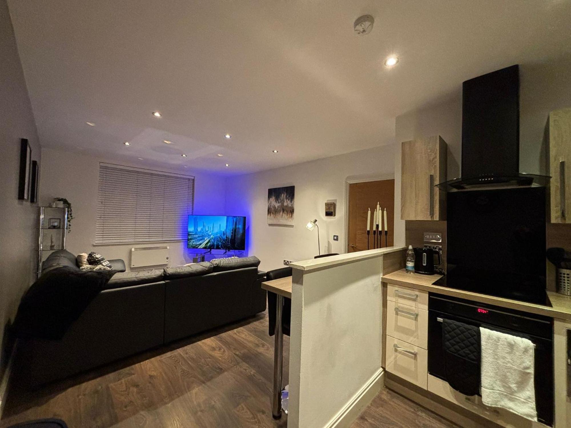 24-7 Secured City Centre Apartments With Free Underground Parking And Wifi Birmingham Esterno foto