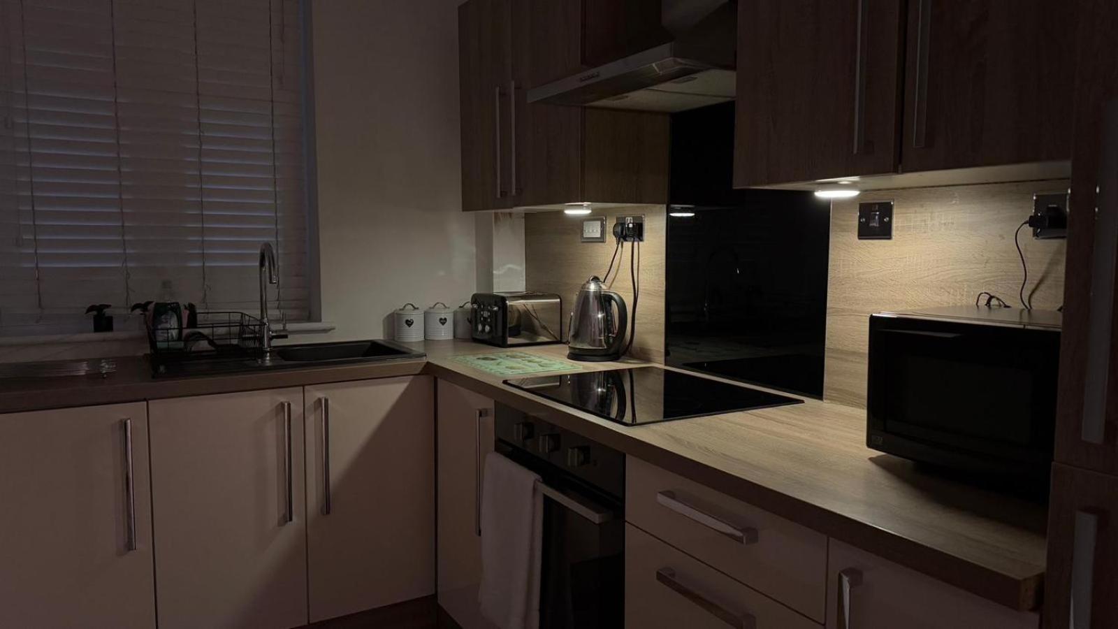 24-7 Secured City Centre Apartments With Free Underground Parking And Wifi Birmingham Esterno foto