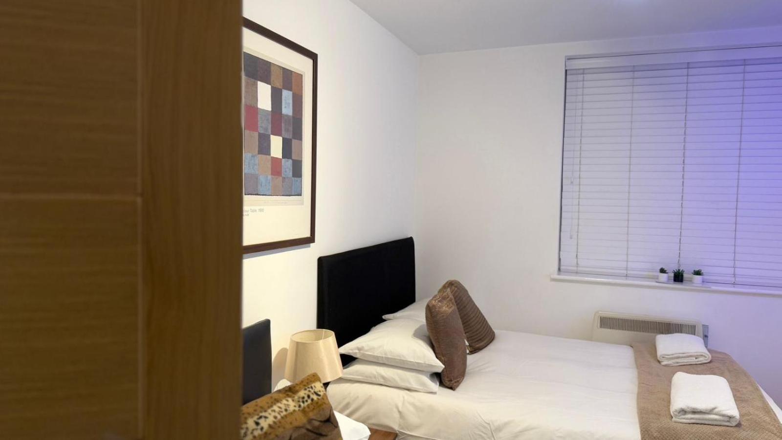 24-7 Secured City Centre Apartments With Free Underground Parking And Wifi Birmingham Esterno foto
