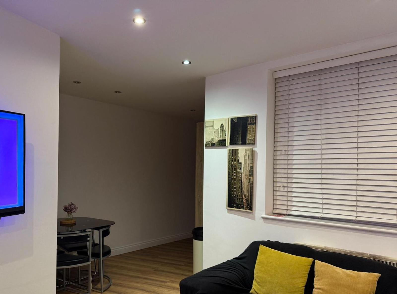 24-7 Secured City Centre Apartments With Free Underground Parking And Wifi Birmingham Esterno foto