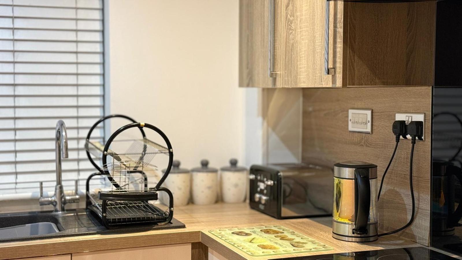 24-7 Secured City Centre Apartments With Free Underground Parking And Wifi Birmingham Esterno foto