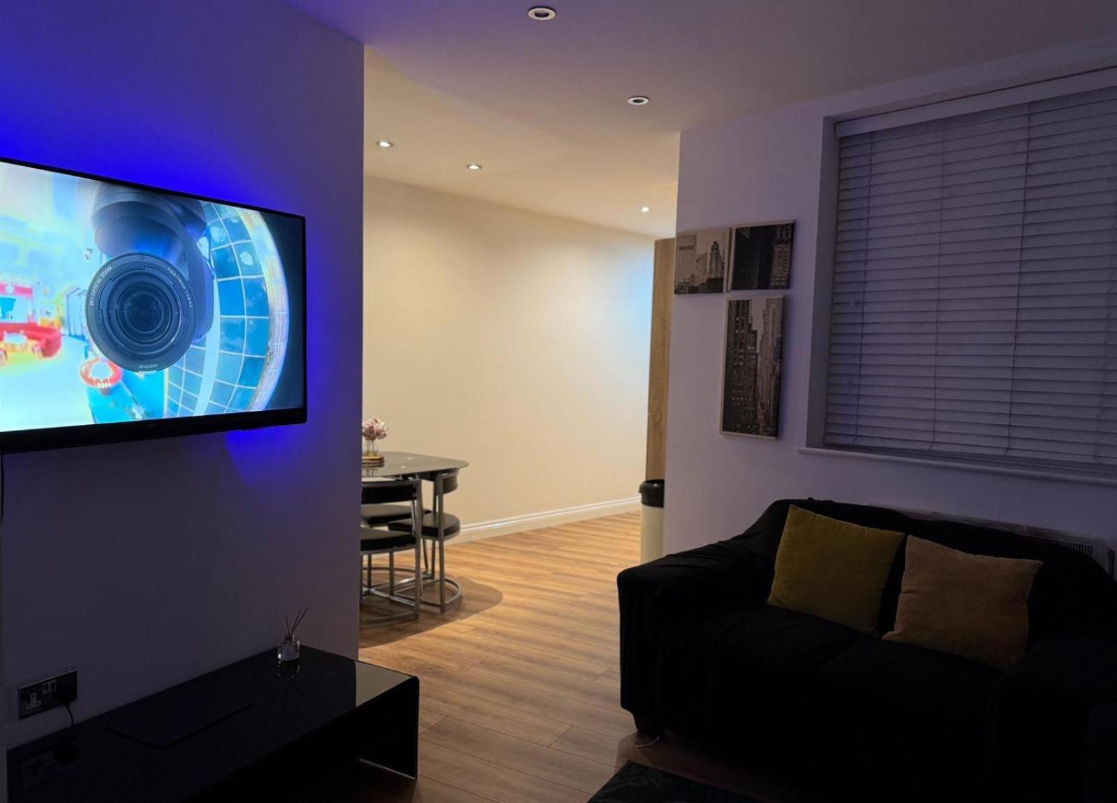 24-7 Secured City Centre Apartments With Free Underground Parking And Wifi Birmingham Esterno foto